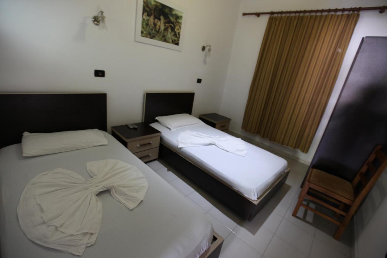 Hc Hotel & Suites Vlorë Extérieur photo