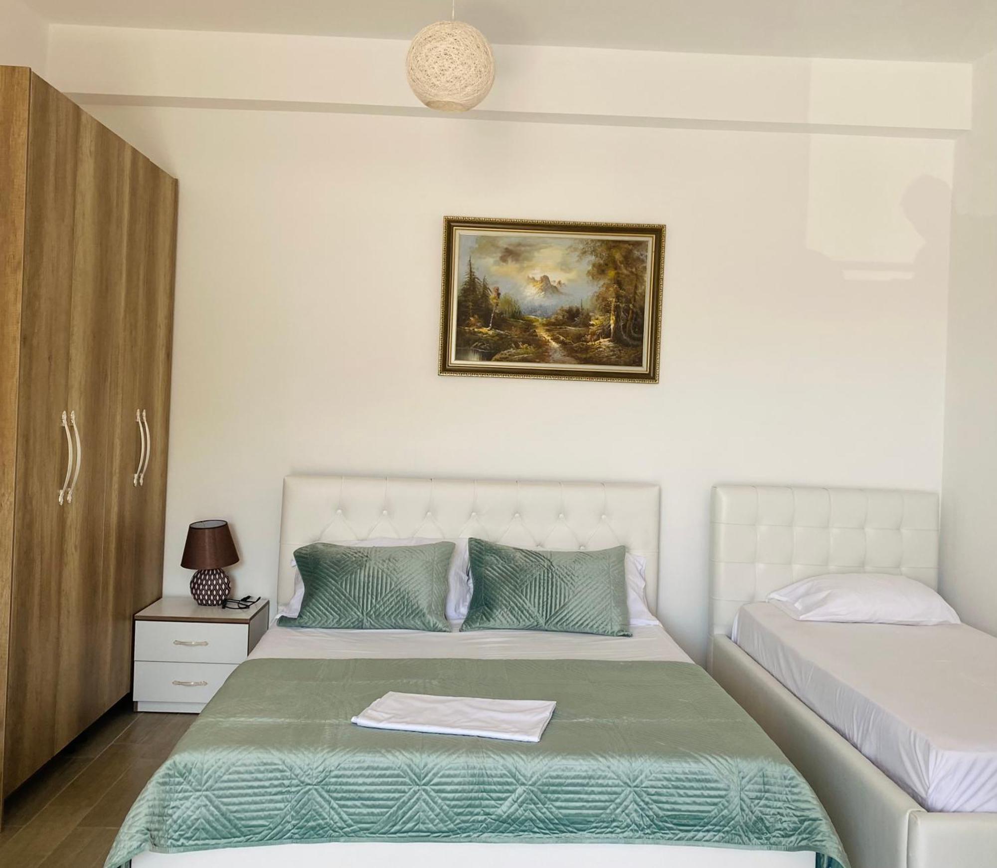 Hc Hotel & Suites Vlorë Extérieur photo