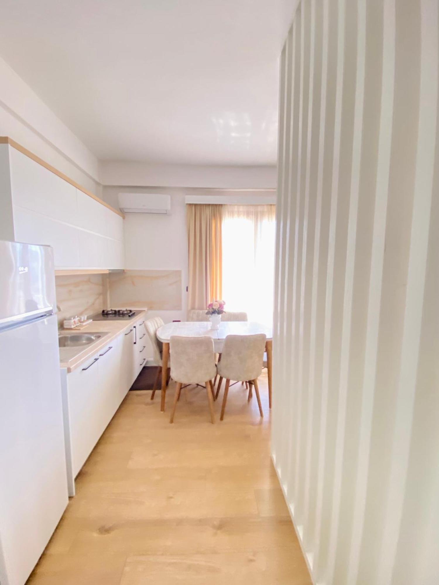 Hc Hotel & Suites Vlorë Extérieur photo